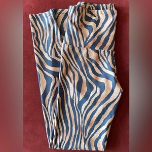 Women’s Size XS Onzie Leggings.